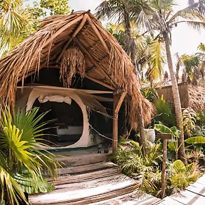 uman-glamping-cenote-tulum.tulum-hotels.net/